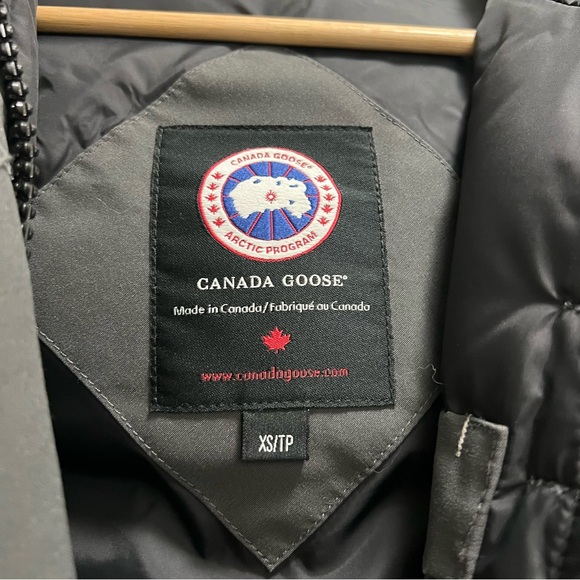 Canada goose jacket - Picture 3 of 13